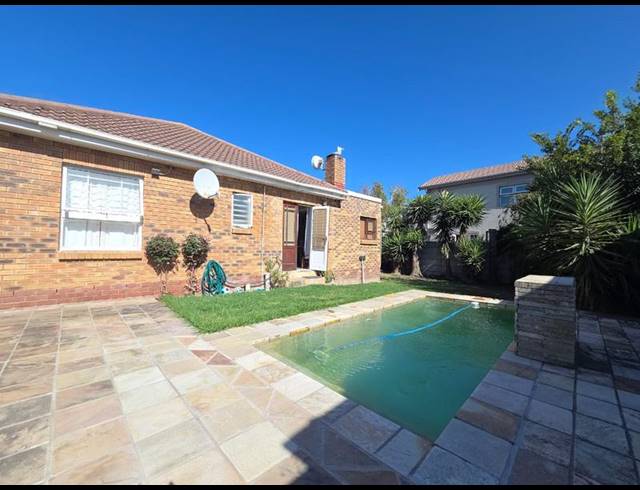 2 BEDROOM HOUSE FOR SALE IN D'URBANVALE